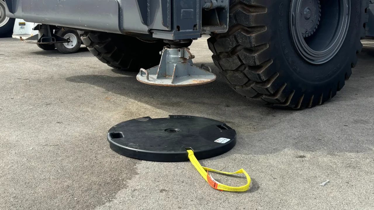 raptor tech magnetic outrigger pad with crane foot before it attaches