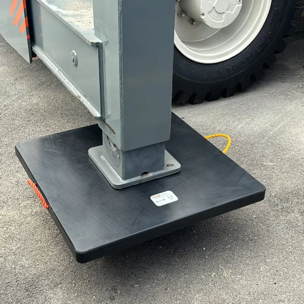 raptor tech magnetic outrigger pad - economy line on the job