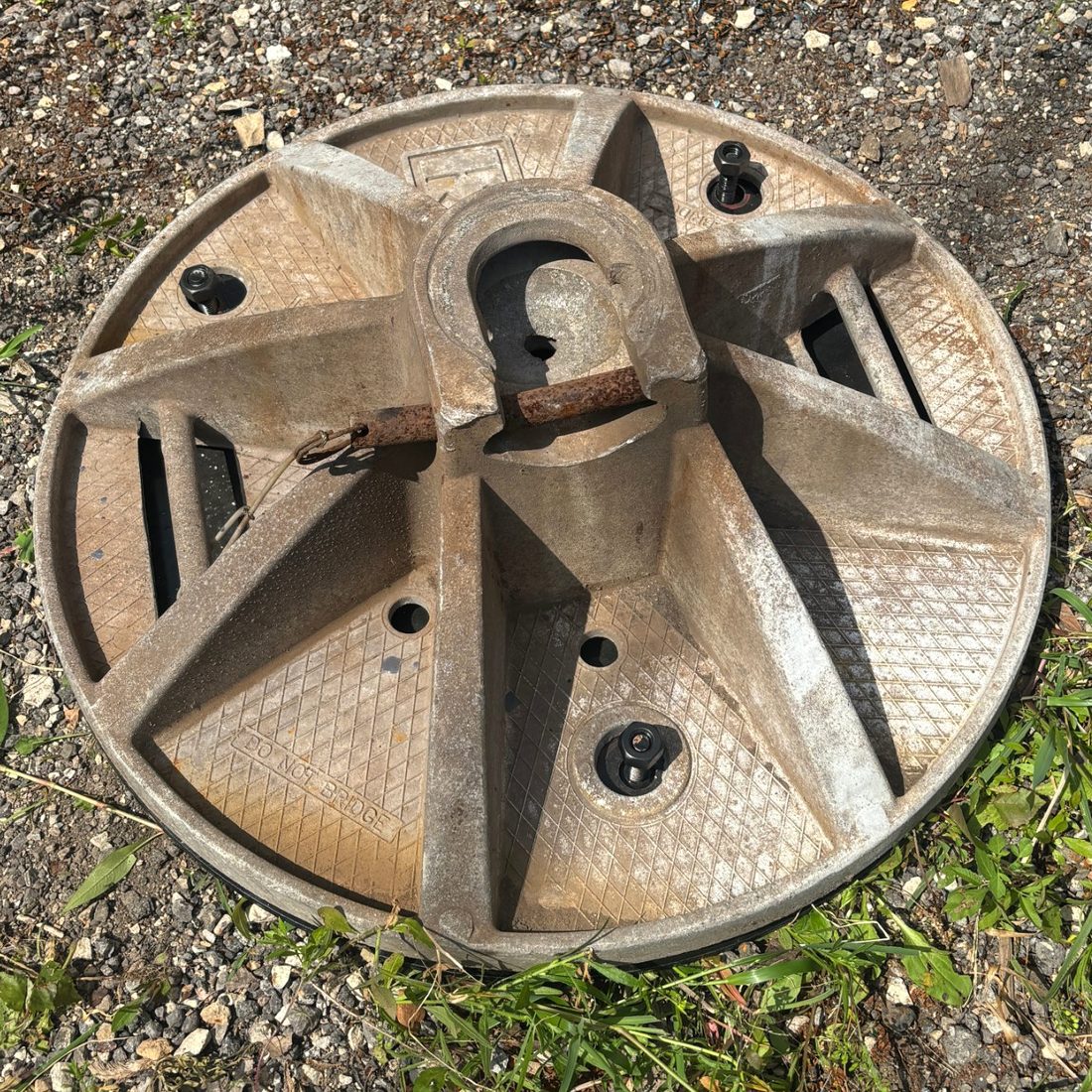 Top view of an aluminum outrigger float showing the bolts that secure the magnetic adaptor plate